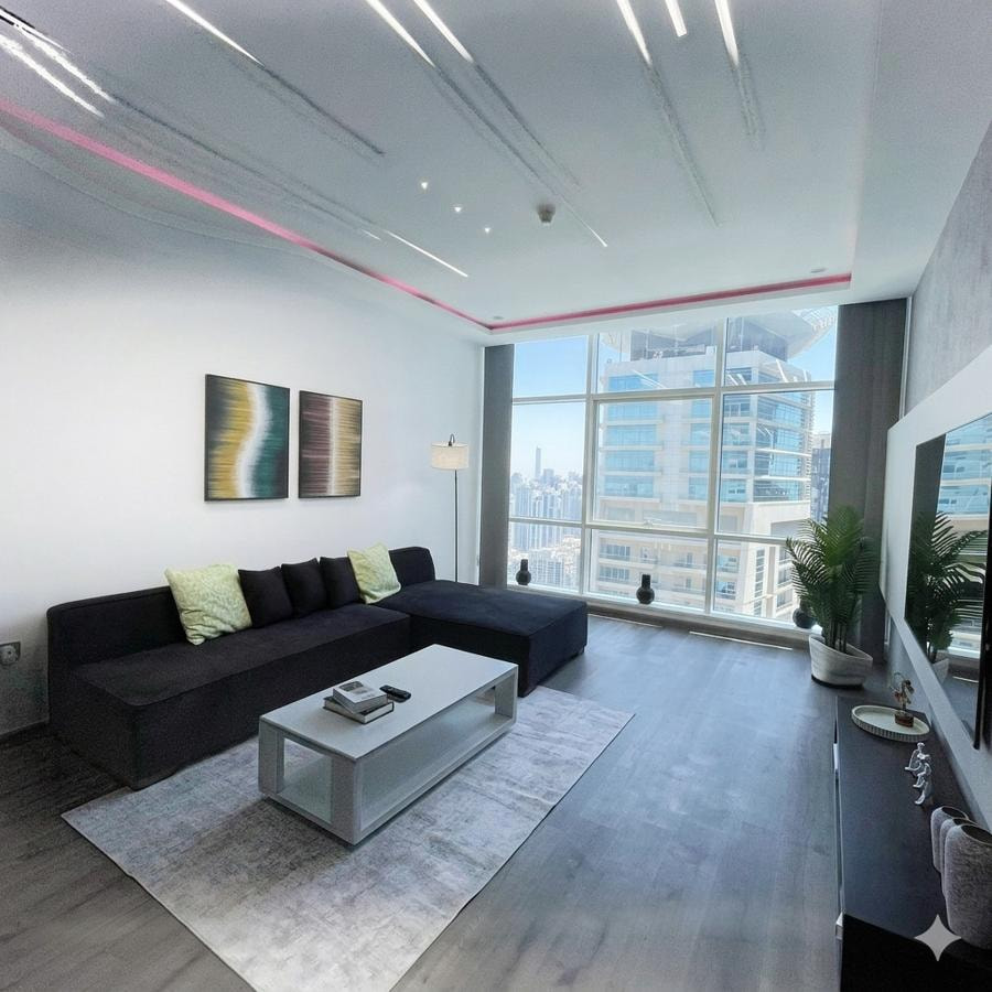 Contemporary 1 Bedroom in MAG 218, Dubai Marina - Image