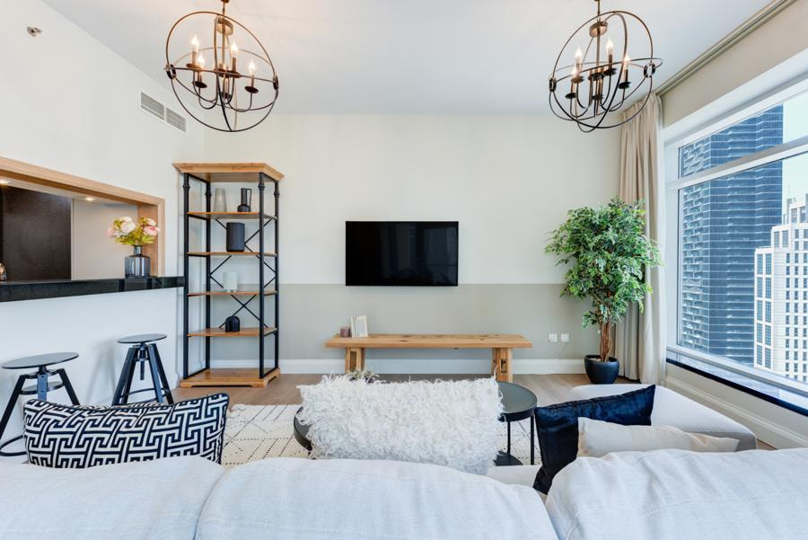 Loft West-Upgraded Modern 2 Bedroom apartment - Image